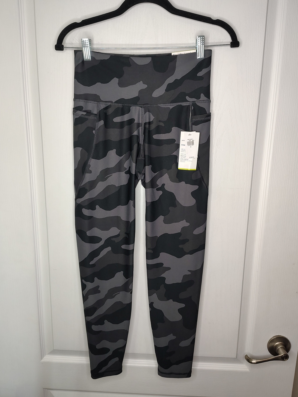 Old Navy Women’s Gray & Black Camo Leggings